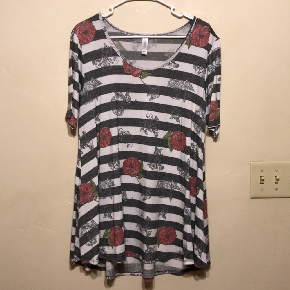 Lularoe Perfect T - Medium